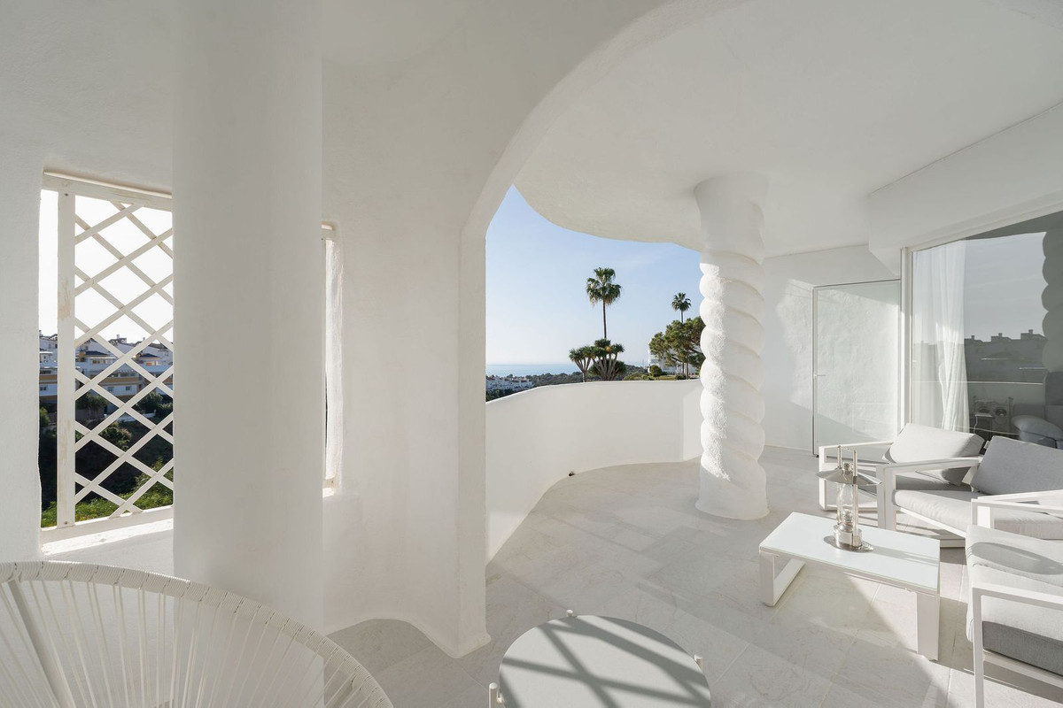 Te koop Middle Floor Apartment Costa Del Sol Calahonda € 429.000,-