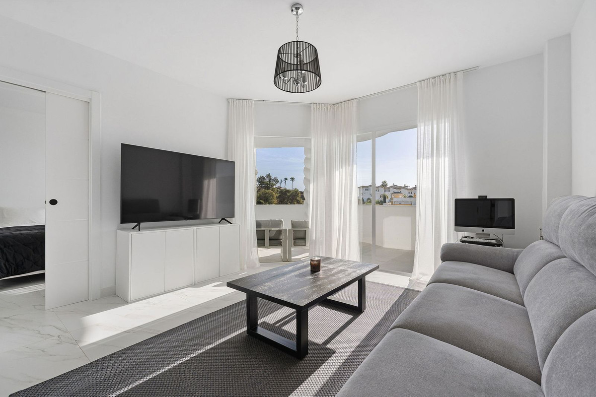 Te koop Middle Floor Apartment Costa Del Sol Calahonda € 429.000,-