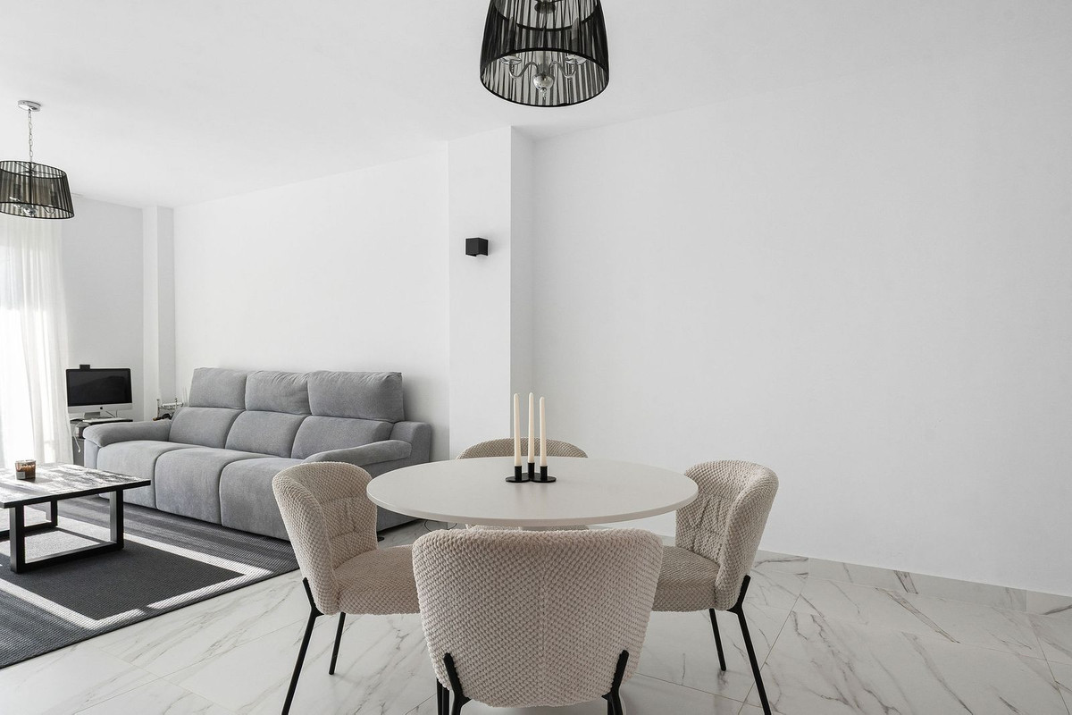 Te koop Middle Floor Apartment Costa Del Sol Calahonda € 429.000,-