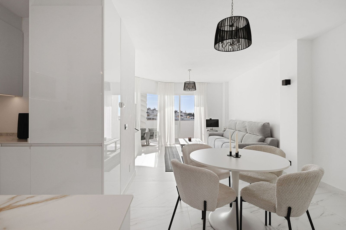 Te koop Middle Floor Apartment Costa Del Sol Calahonda € 429.000,-