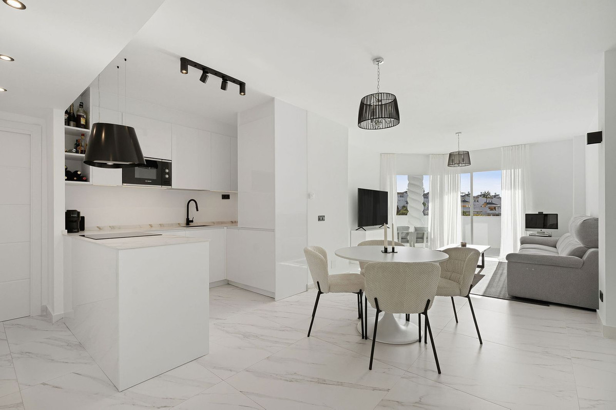 Te koop Middle Floor Apartment Costa Del Sol Calahonda € 429.000,-