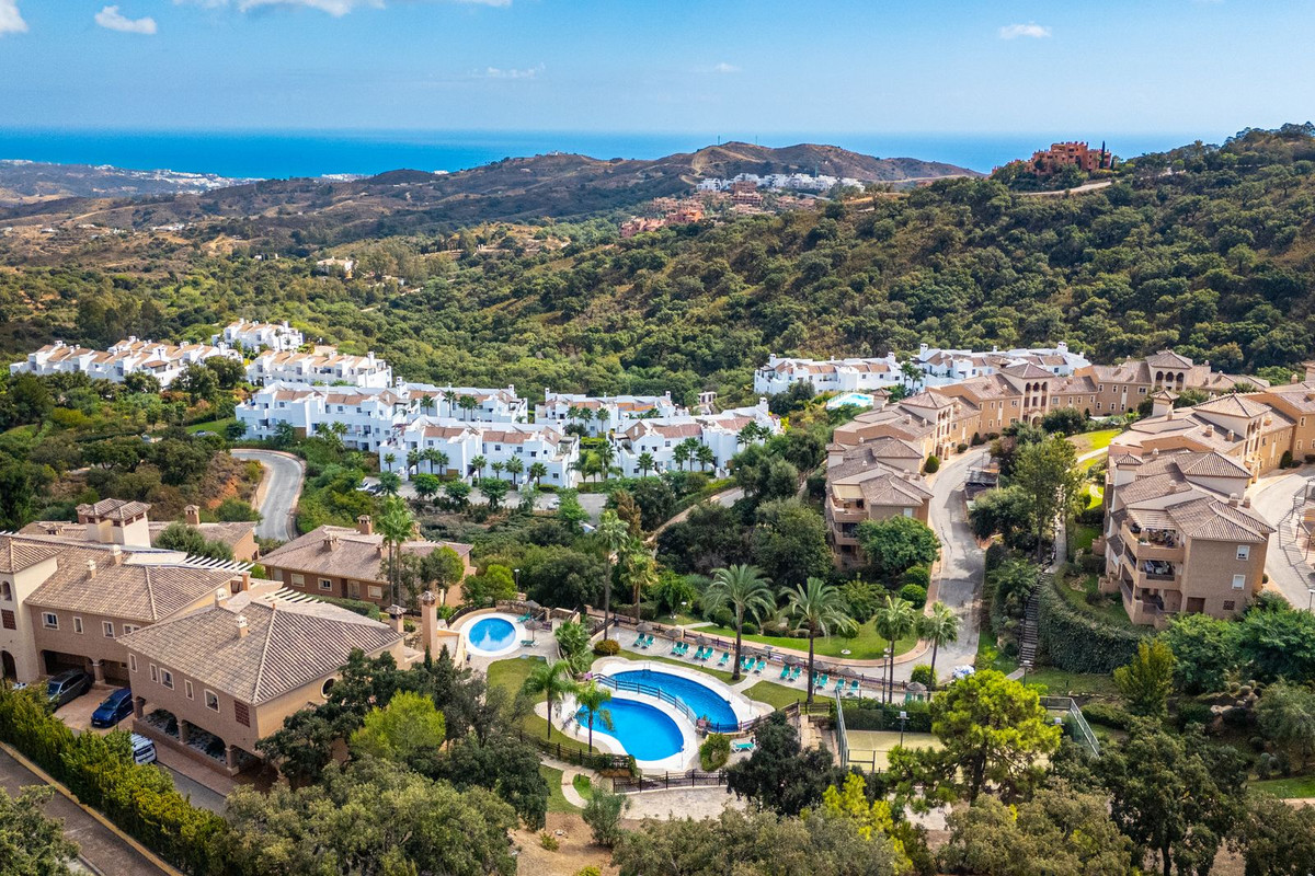 Te koop Middle Floor Apartment Costa Del Sol La Mairena € 379.000,-