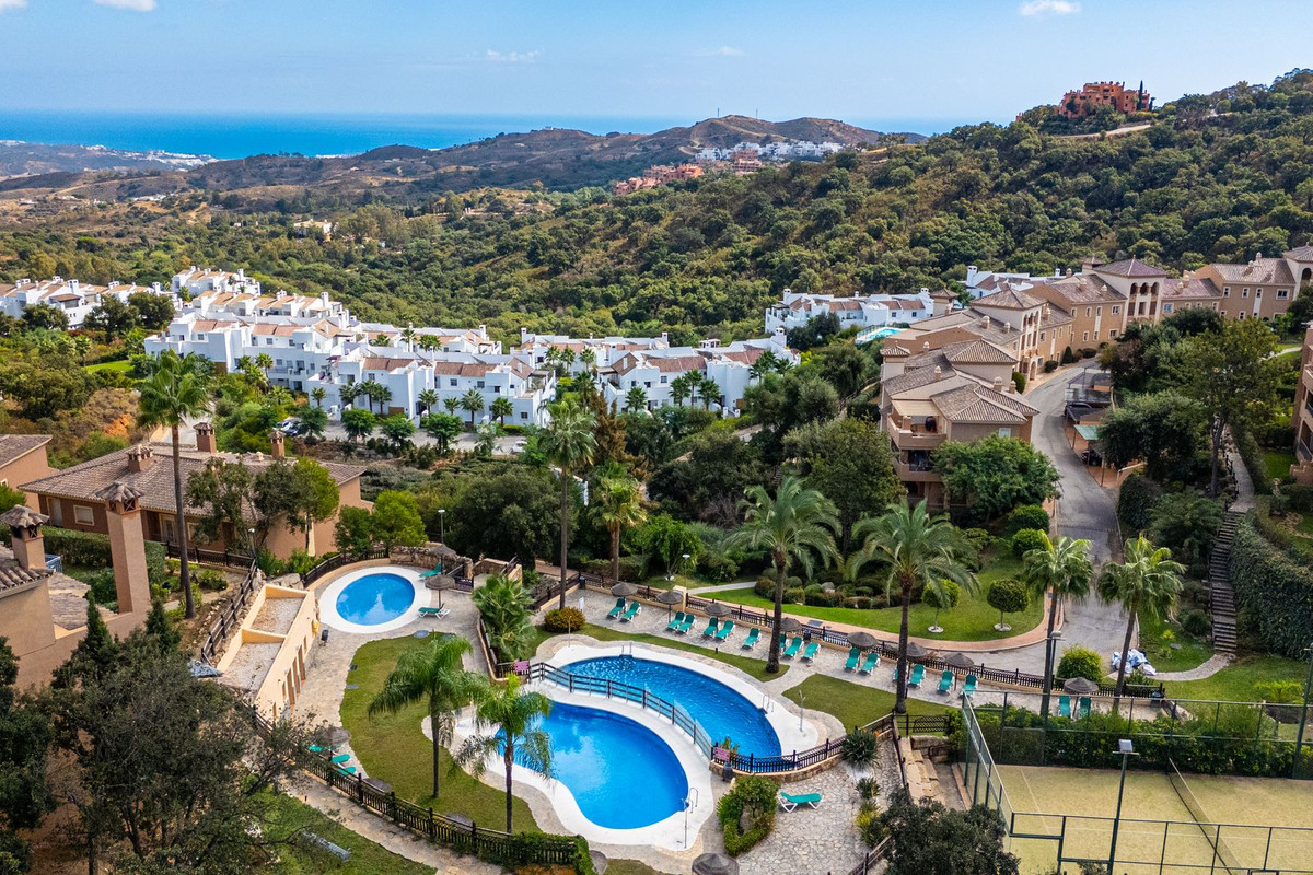 Te koop Middle Floor Apartment Costa Del Sol La Mairena € 379.000,-