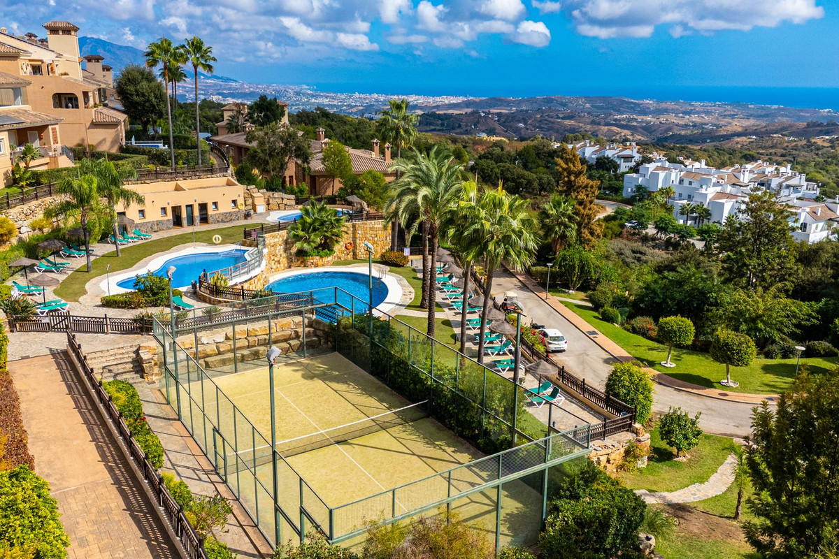 Te koop Middle Floor Apartment Costa Del Sol La Mairena € 379.000,-