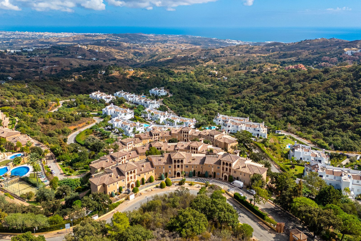 Te koop Middle Floor Apartment Costa Del Sol La Mairena € 379.000,-