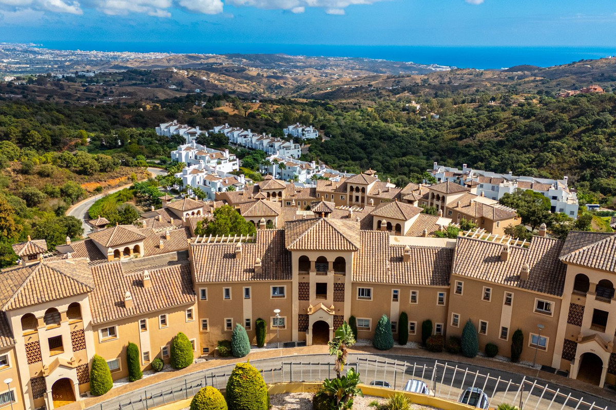 Te koop Middle Floor Apartment Costa Del Sol La Mairena € 379.000,-