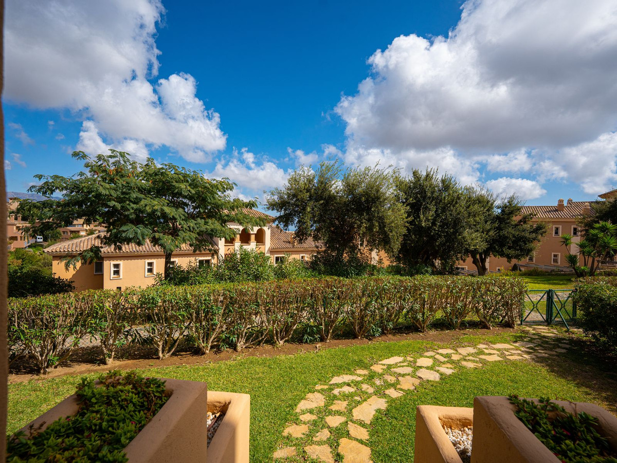 Te koop Middle Floor Apartment Costa Del Sol La Mairena € 379.000,-