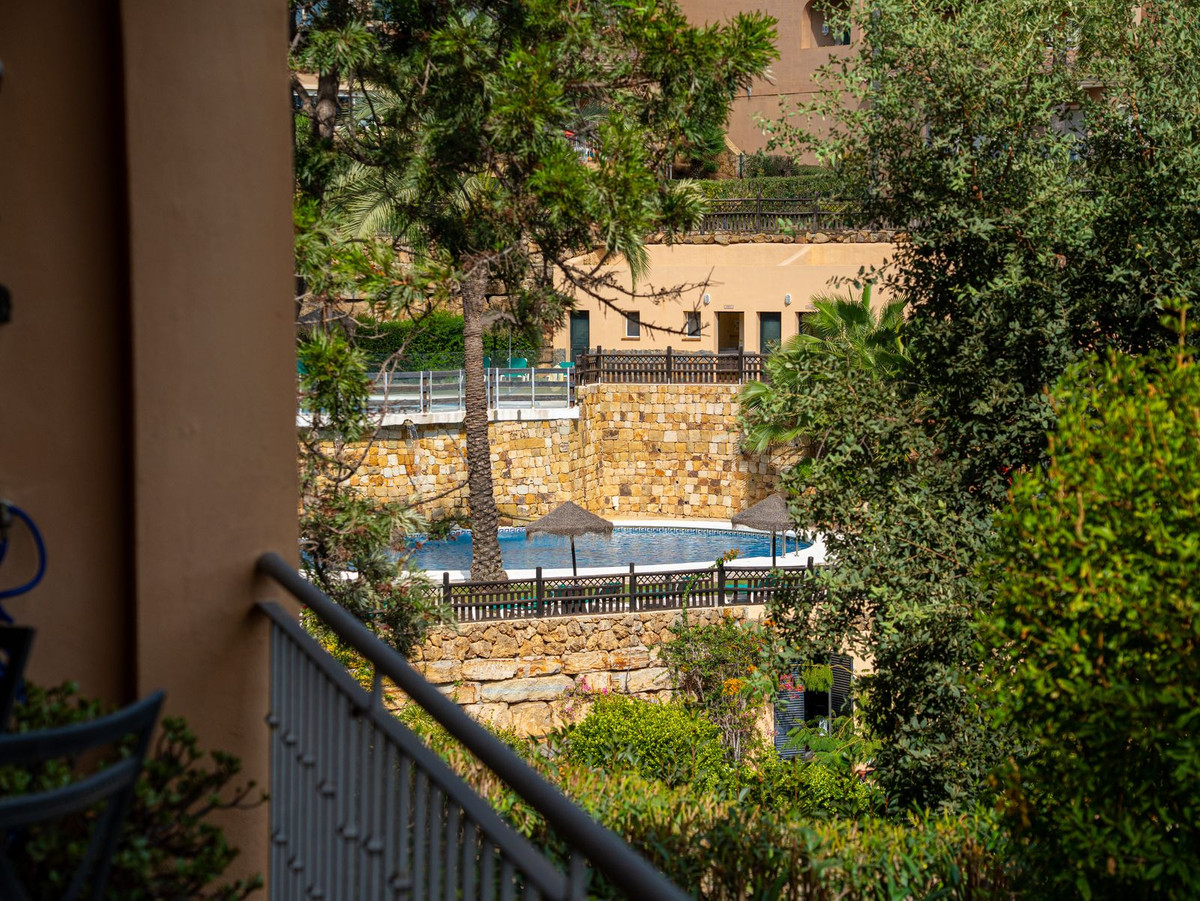 Te koop Middle Floor Apartment Costa Del Sol La Mairena € 379.000,-