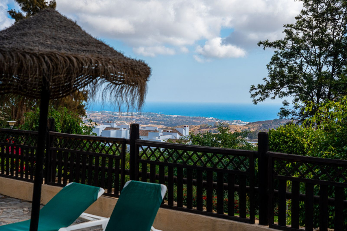 Te koop Middle Floor Apartment Costa Del Sol La Mairena € 379.000,-