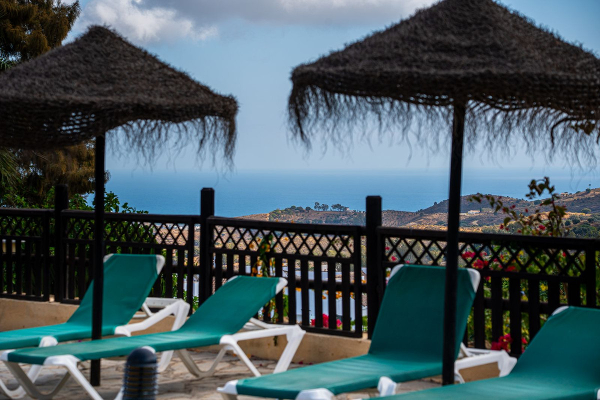 Te koop Middle Floor Apartment Costa Del Sol La Mairena € 379.000,-