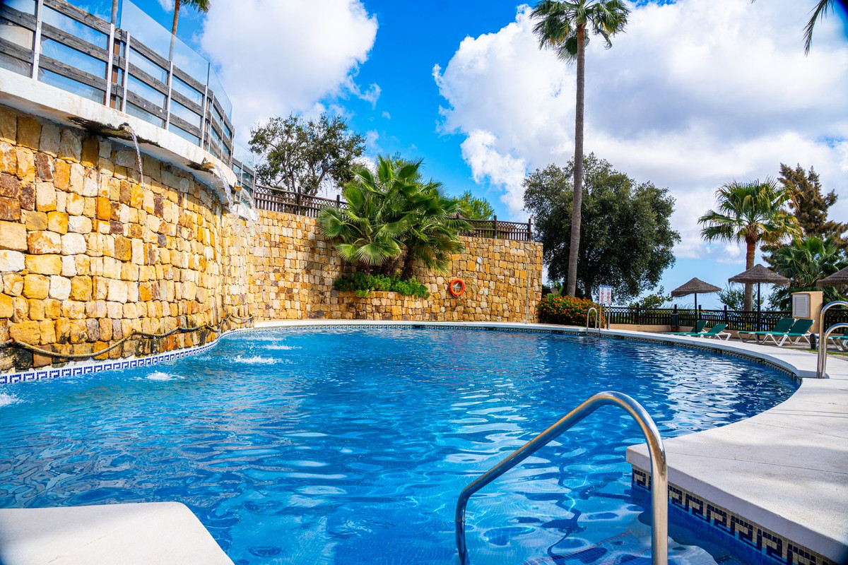 Te koop Middle Floor Apartment Costa Del Sol La Mairena € 379.000,-