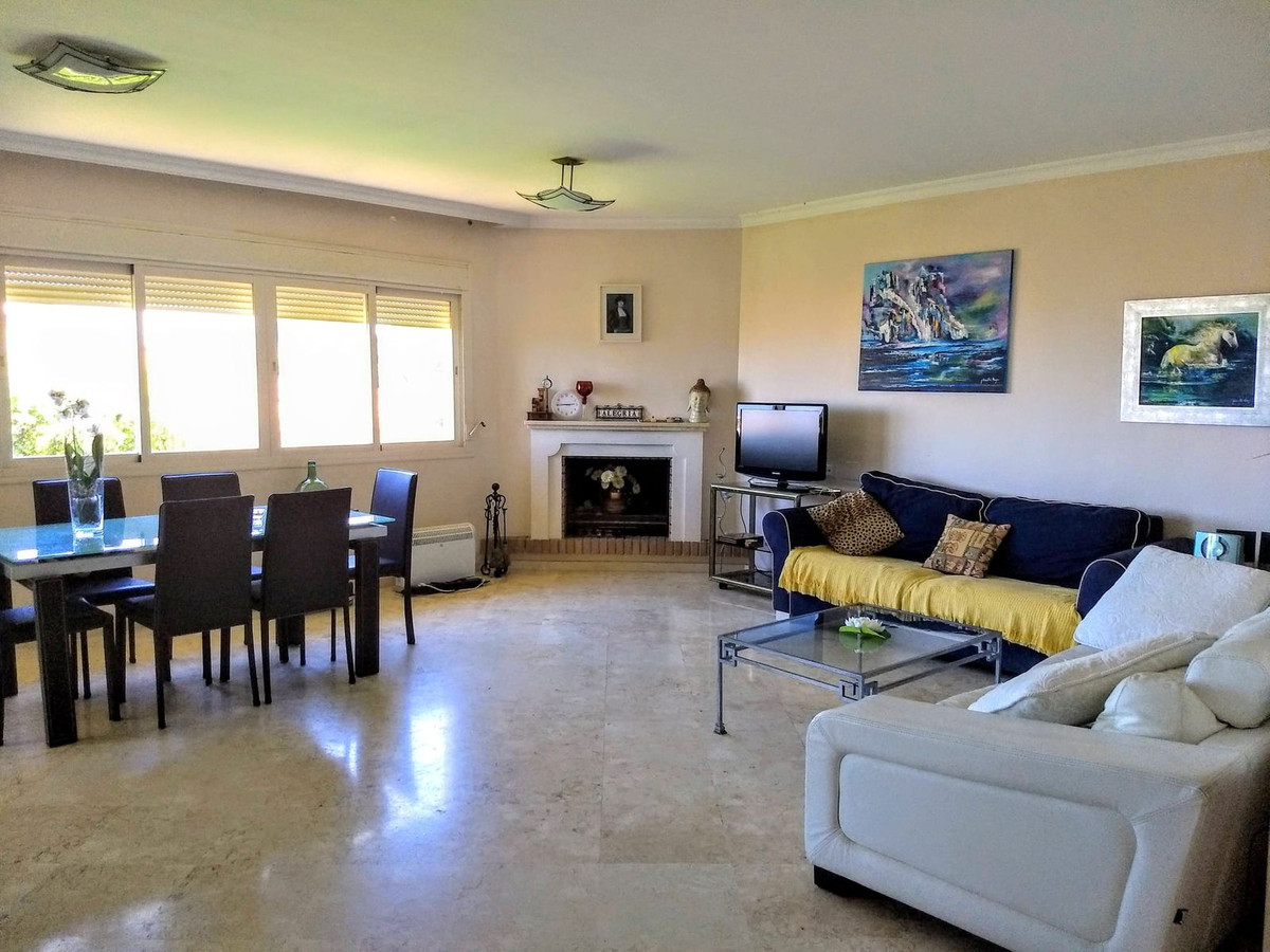 Te koop Middle Floor Apartment Costa Del Sol La Mairena € 379.000,-