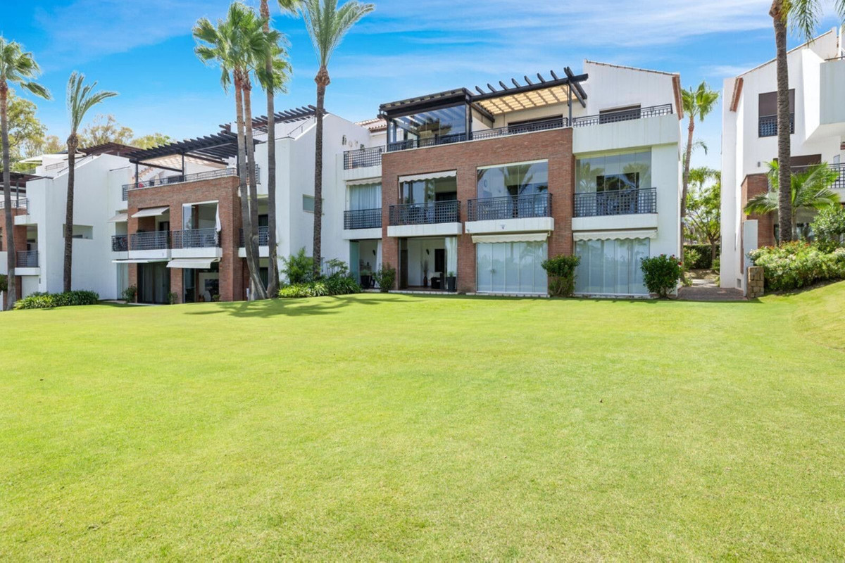 Te koop Middle Floor Apartment Costa Del Sol Estepona € 460.000,-