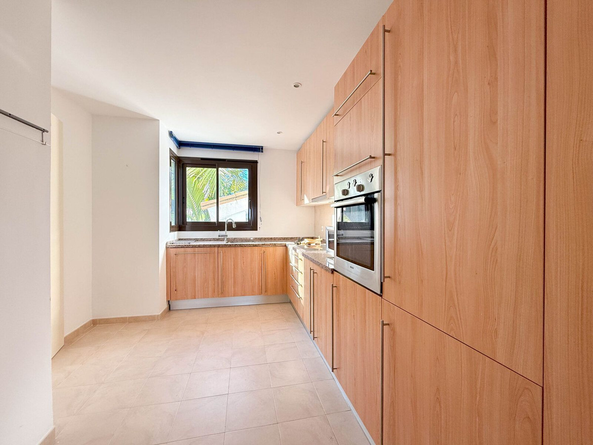 Te koop Middle Floor Apartment Costa Del Sol Estepona € 460.000,-