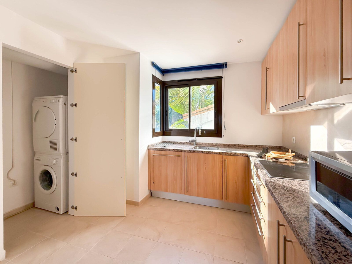 Te koop Middle Floor Apartment Costa Del Sol Estepona € 460.000,-