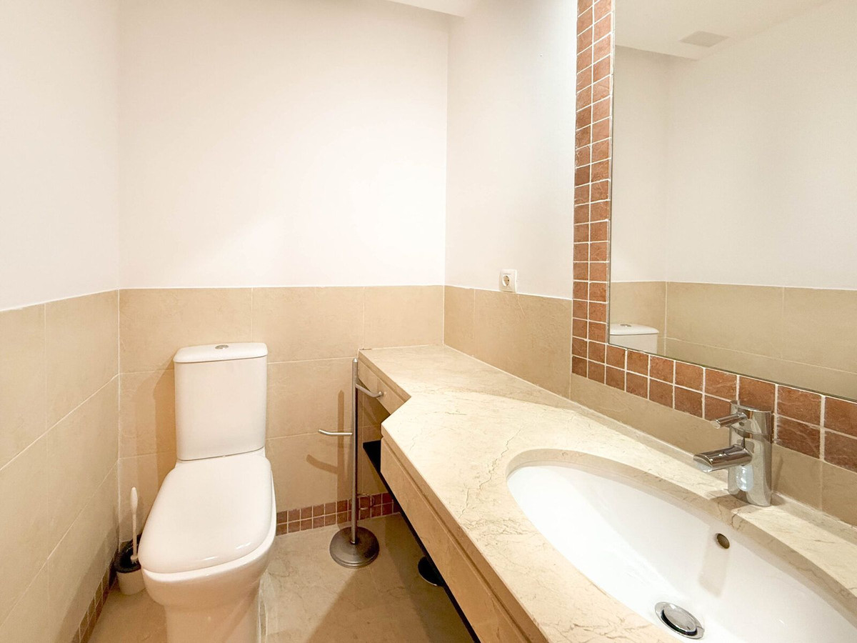 Te koop Middle Floor Apartment Costa Del Sol Estepona € 460.000,-