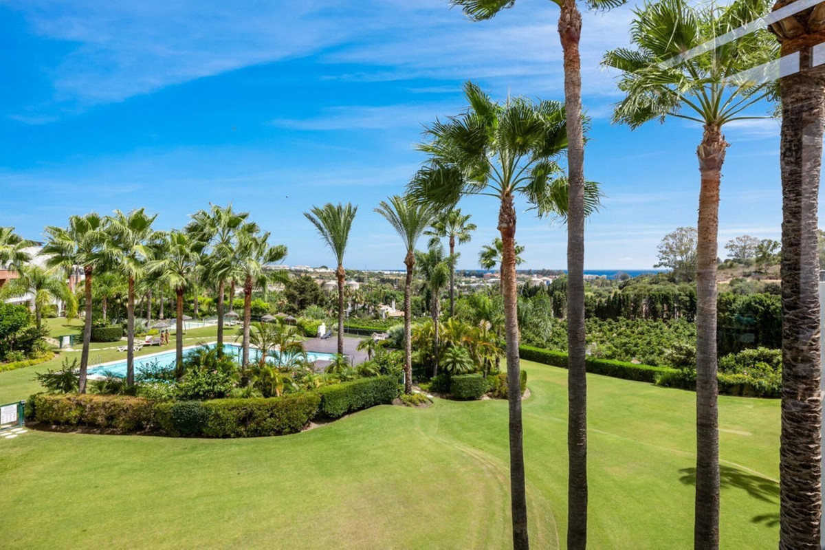 Te koop Middle Floor Apartment Costa Del Sol Estepona € 460.000,-