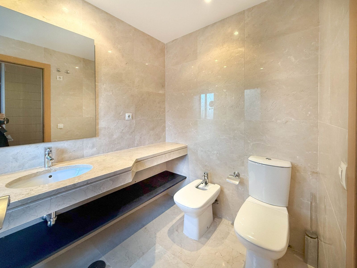 Te koop Middle Floor Apartment Costa Del Sol Estepona € 460.000,-