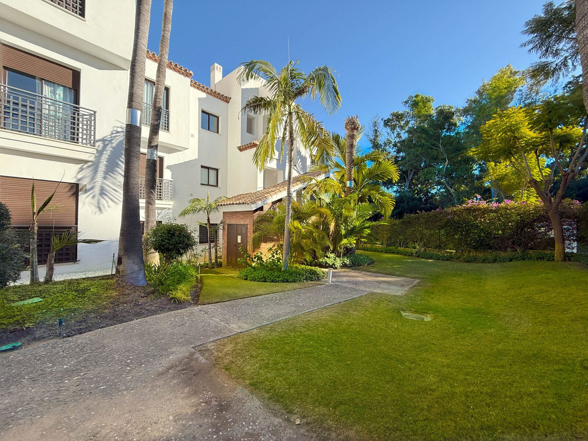 Te koop Middle Floor Apartment Costa Del Sol Estepona € 460.000,-