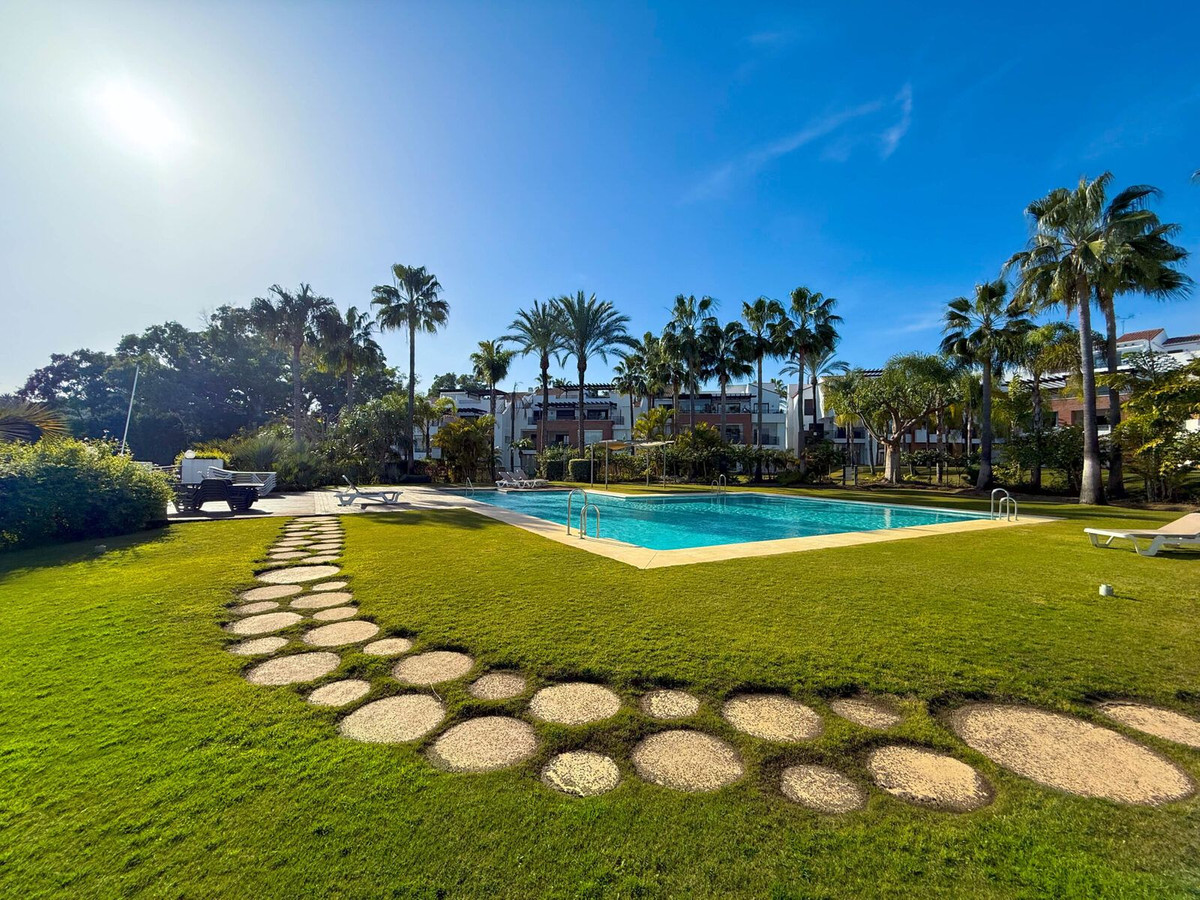 Te koop Middle Floor Apartment Costa Del Sol Estepona € 460.000,-