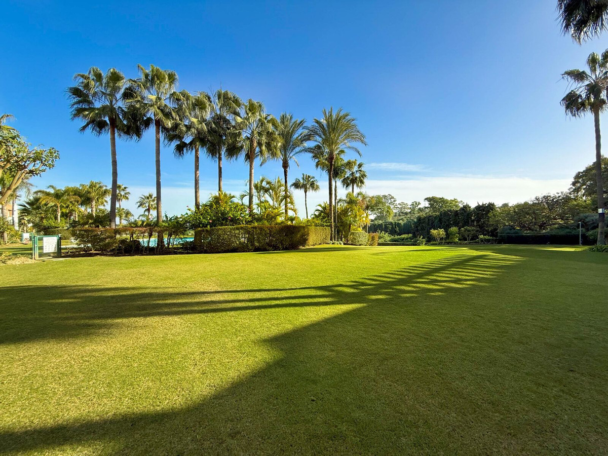 Te koop Middle Floor Apartment Costa Del Sol Estepona € 460.000,-