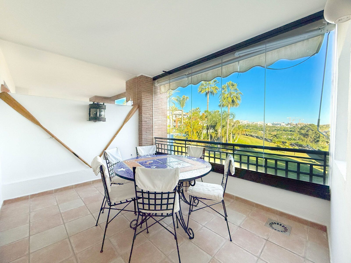 Te koop Middle Floor Apartment Costa Del Sol Estepona € 460.000,-