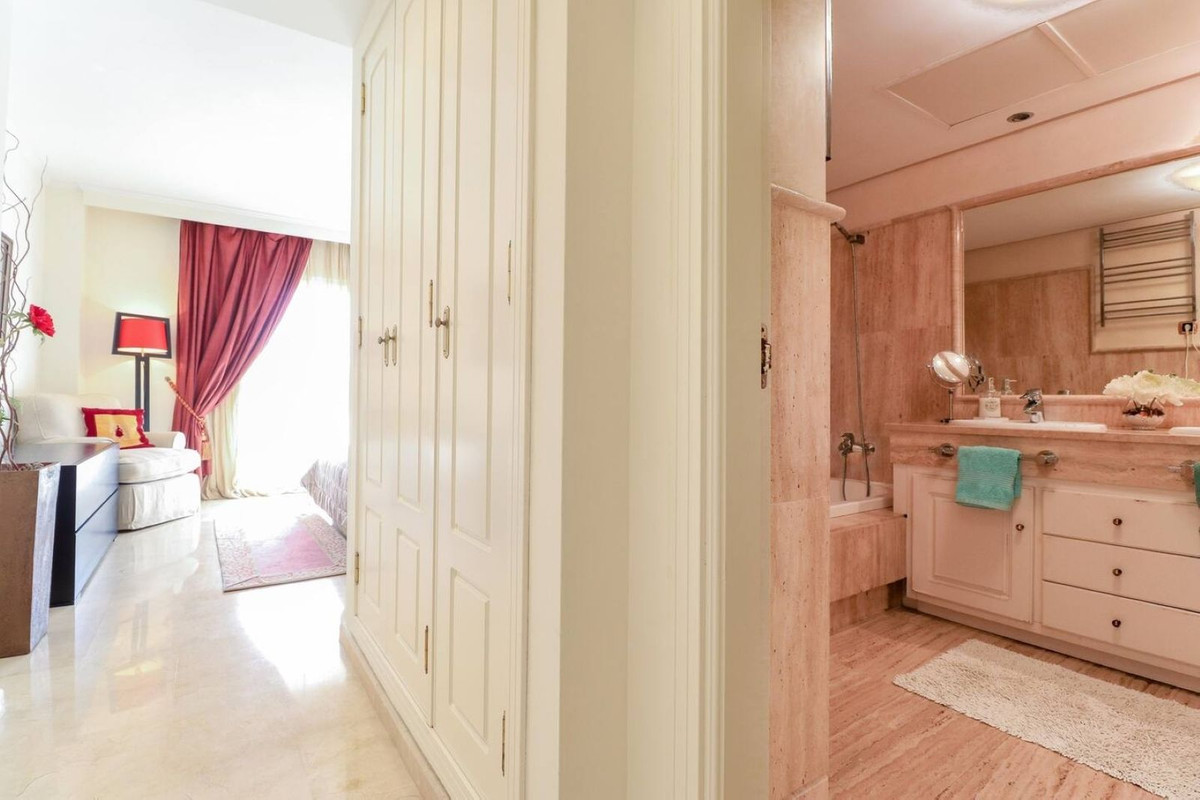 Te koop Gelijkvloers appartement Costa Del Sol Los Monteros € 1.395.000,-