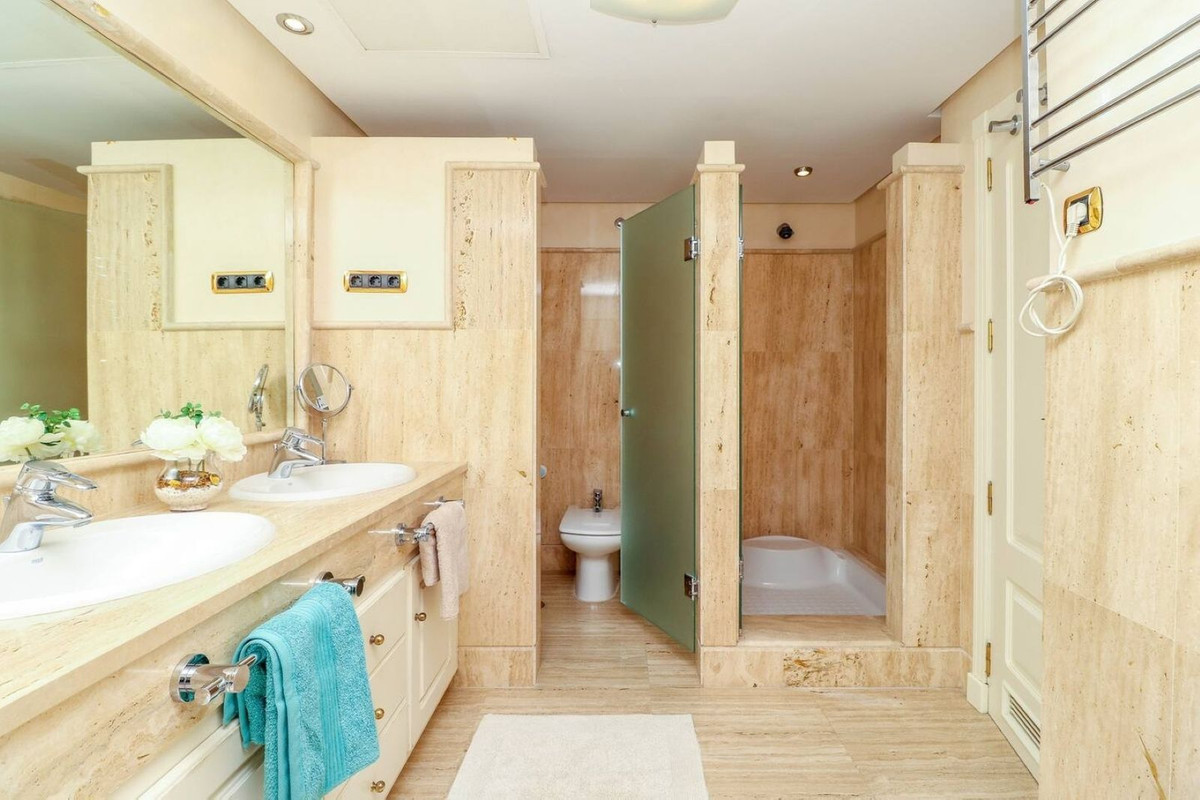 Te koop Gelijkvloers appartement Costa Del Sol Los Monteros € 1.395.000,-