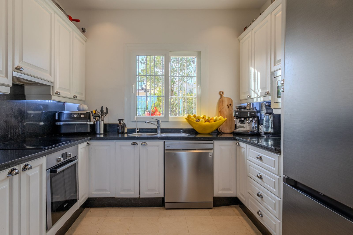 Te koop Half vrijstaand huis Costa Del Sol Nueva Andalucía € 2.395.000,-