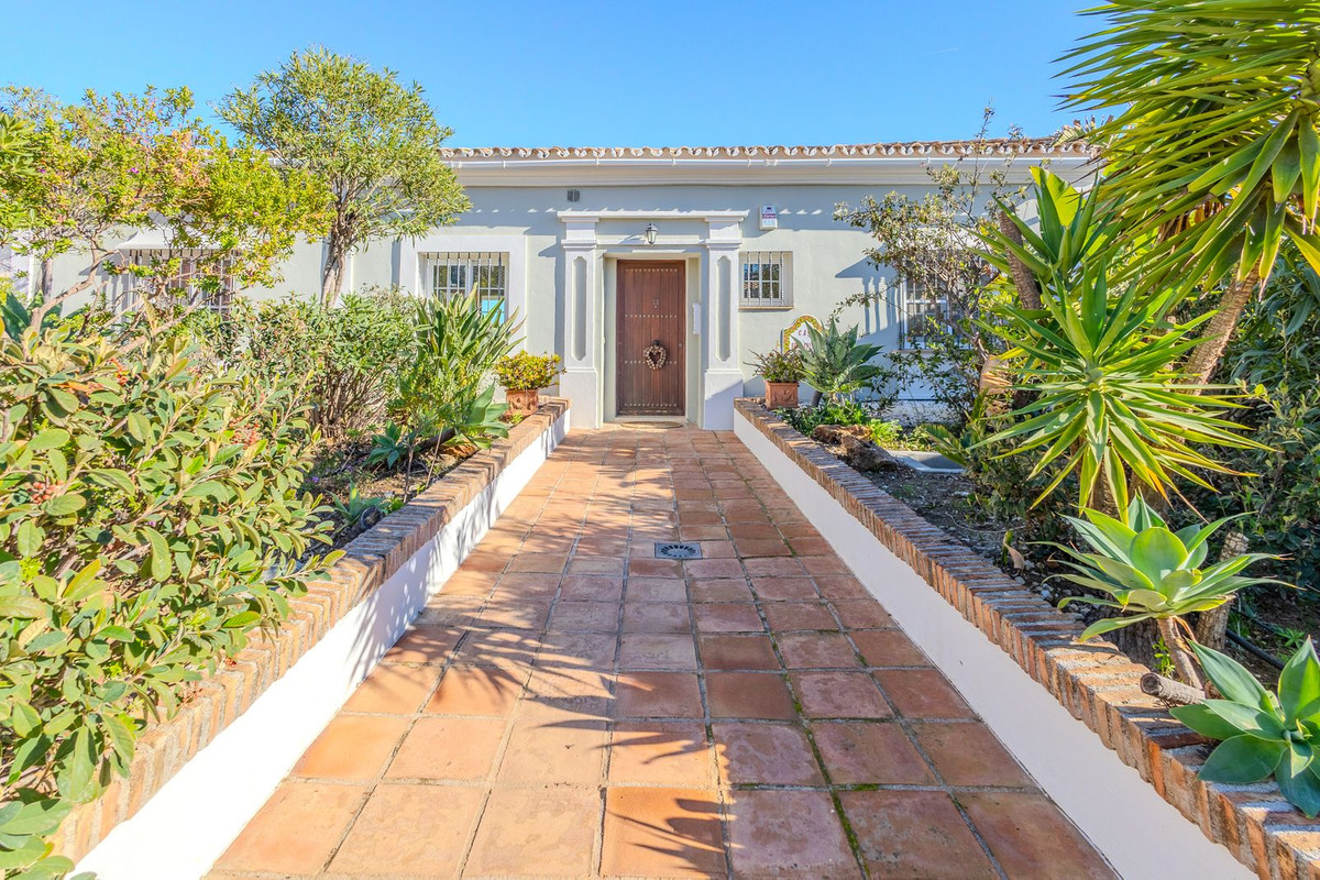 Te koop Half vrijstaand huis Costa Del Sol Nueva Andalucía € 2.395.000,-