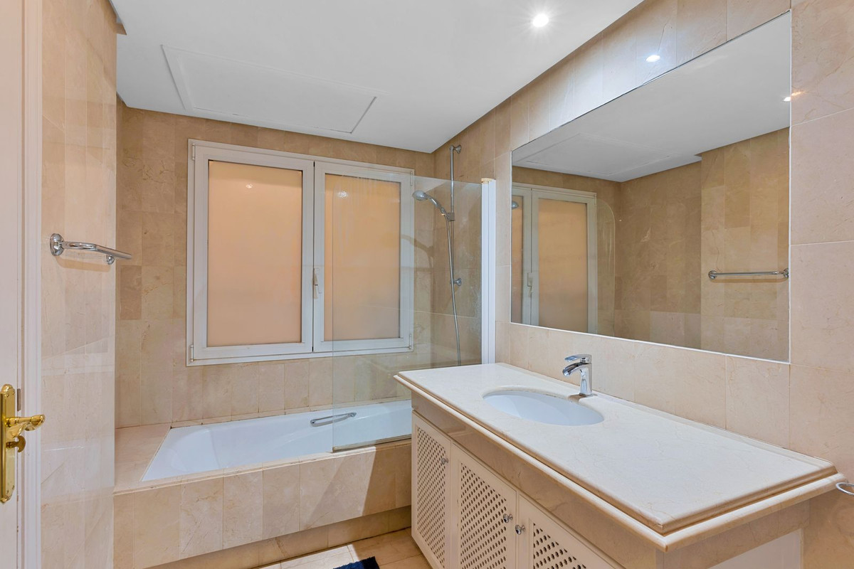 Te koop Gelijkvloers appartement Costa Del Sol Sierra Blanca € 850.000,-