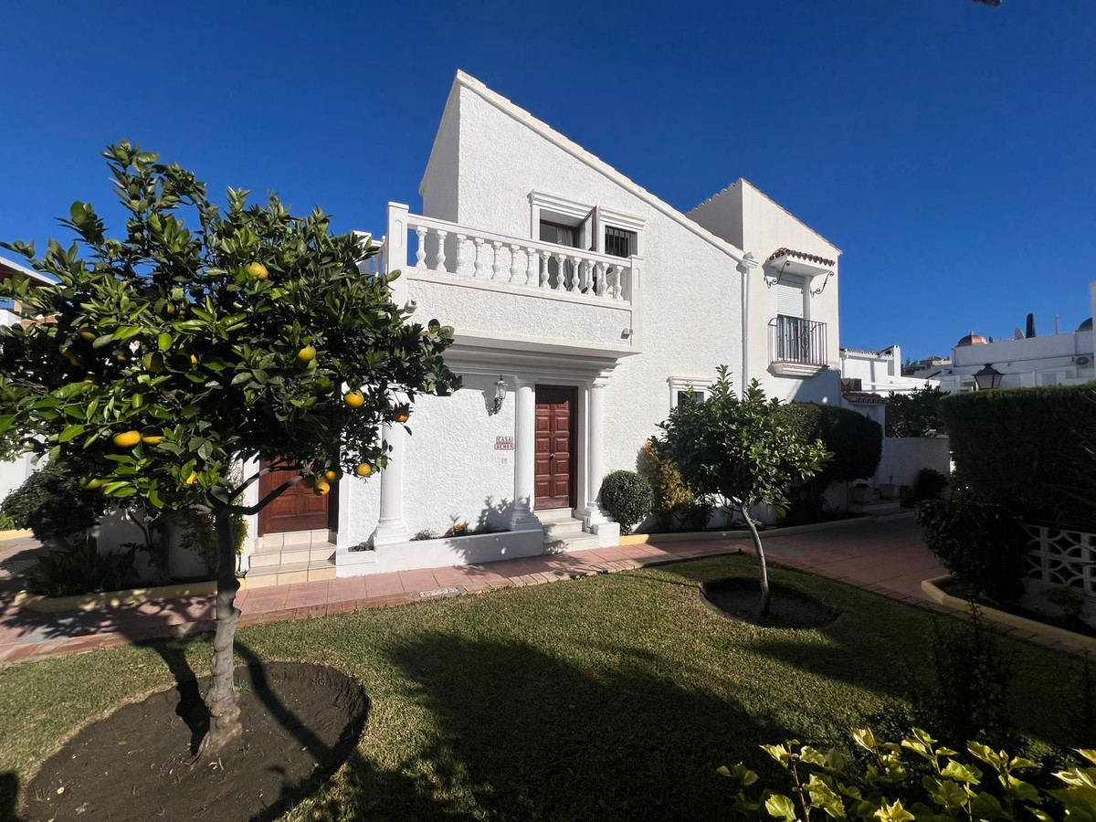 Te koop Half vrijstaand huis Costa Del Sol Estepona € 595.000,-