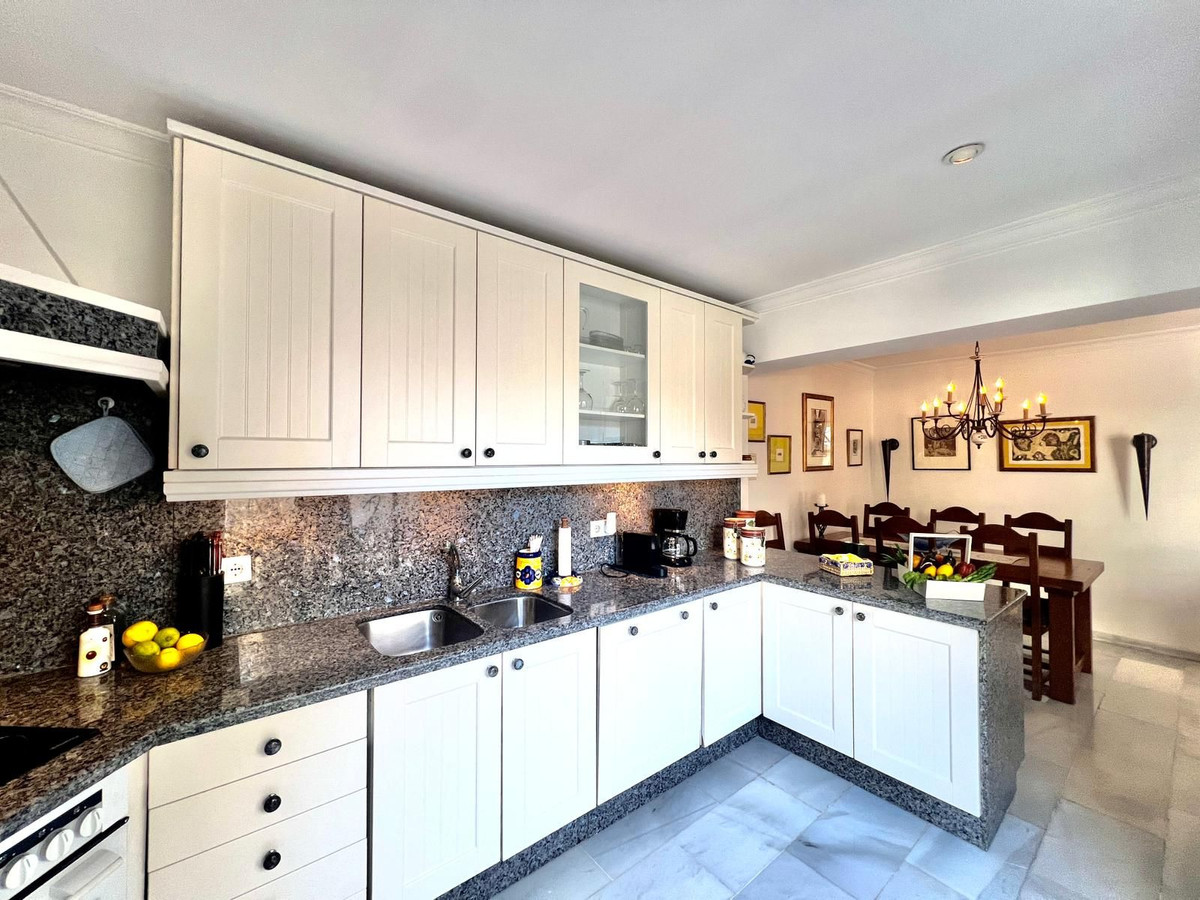 Te koop Half vrijstaand huis Costa Del Sol Estepona € 595.000,-