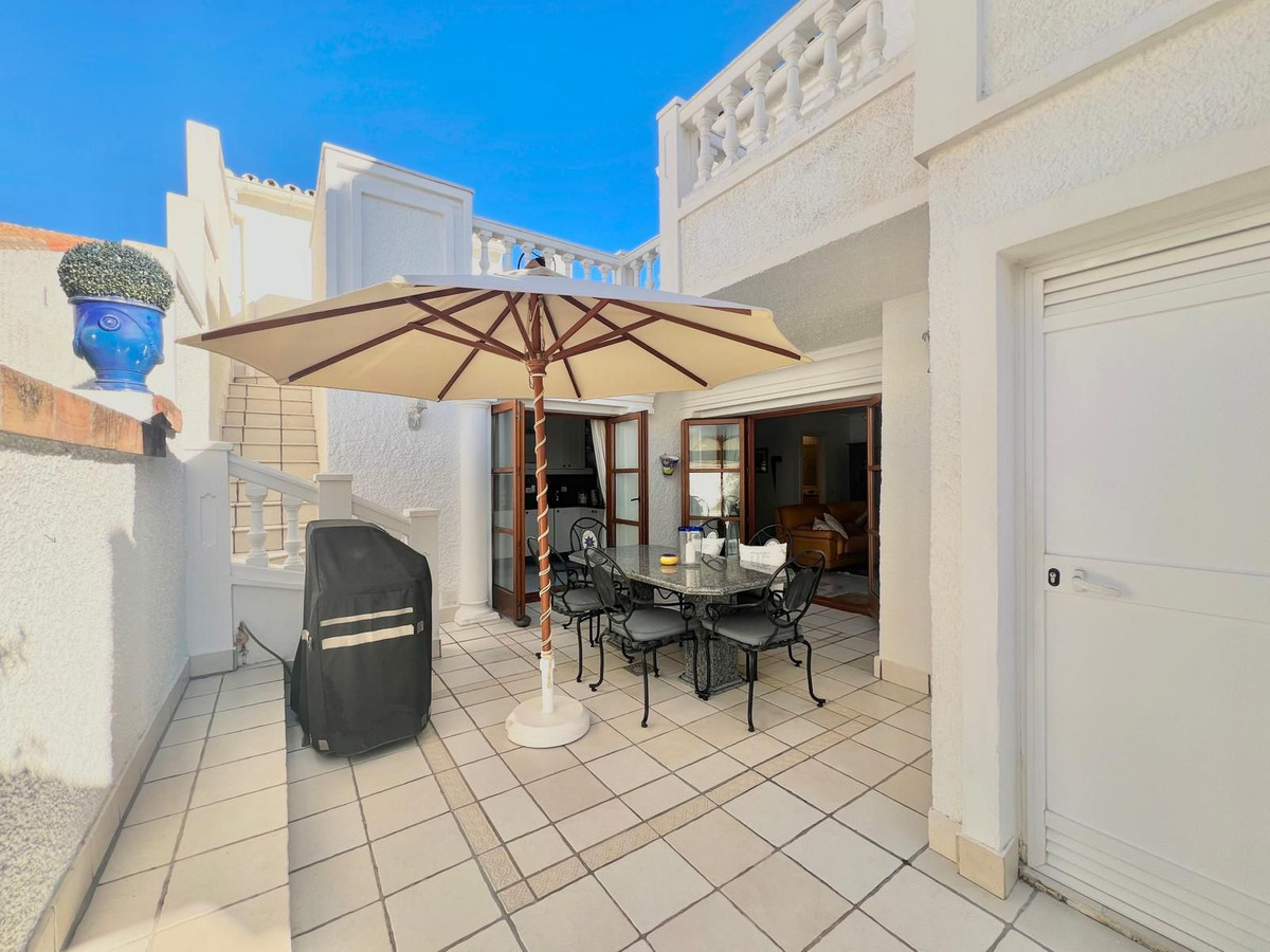 Te koop Half vrijstaand huis Costa Del Sol Estepona € 595.000,-