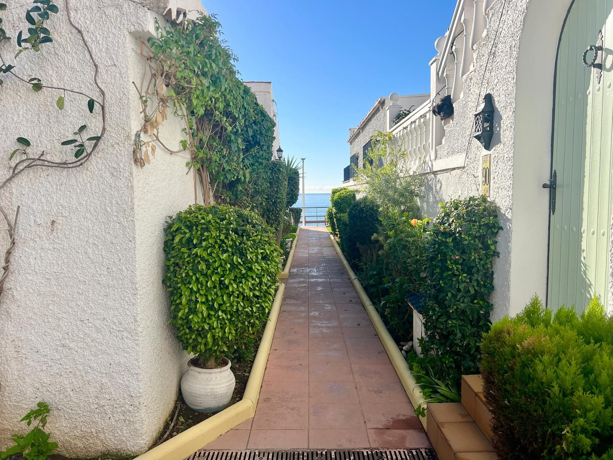 Te koop Half vrijstaand huis Costa Del Sol Estepona € 595.000,-