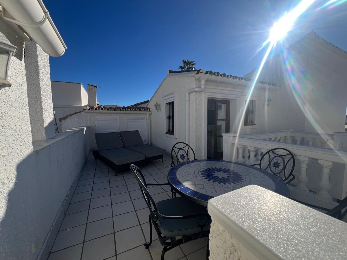 Te koop Half vrijstaand huis Costa Del Sol Estepona € 595.000,-