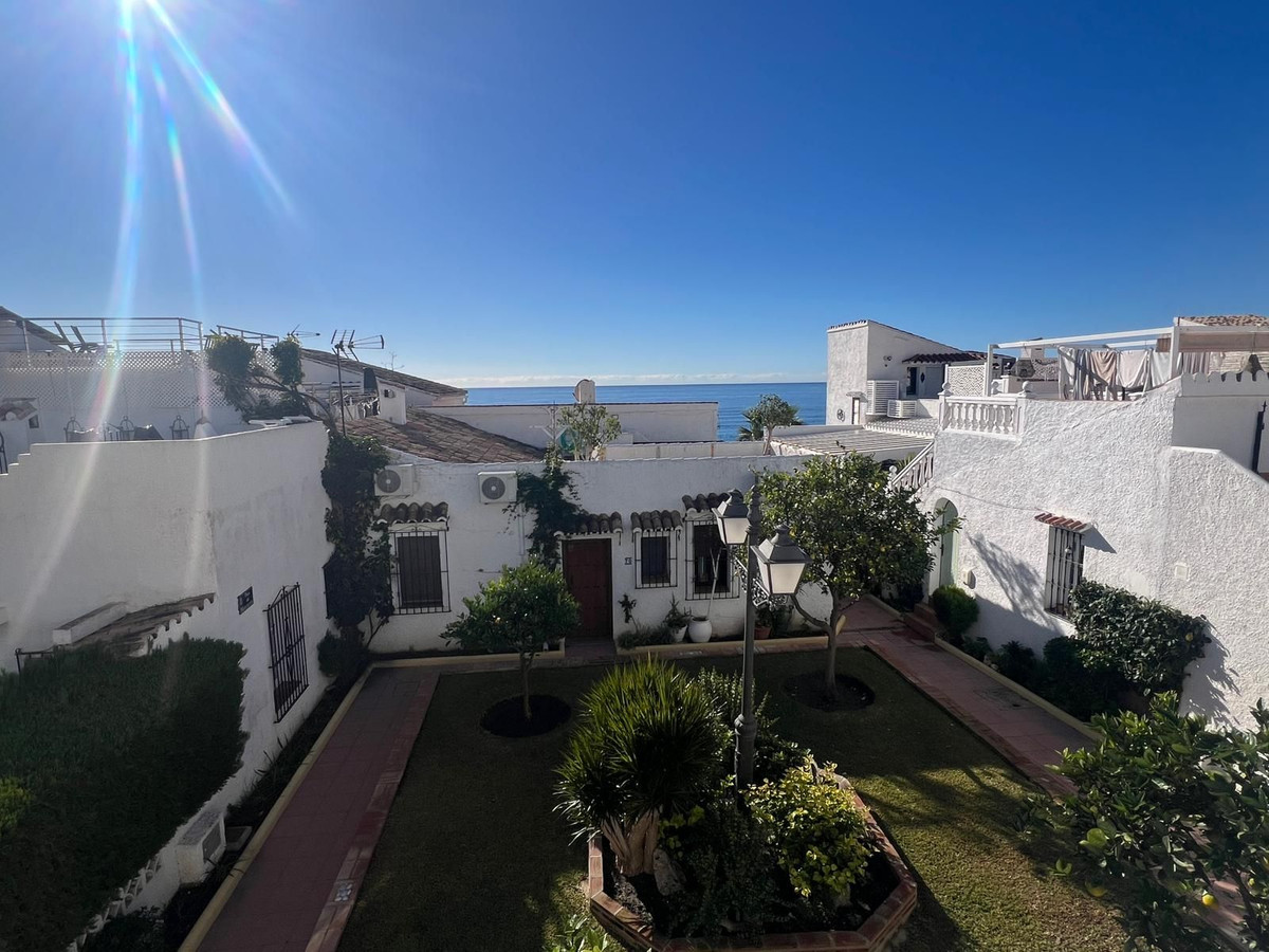 Te koop Half vrijstaand huis Costa Del Sol Estepona € 595.000,-