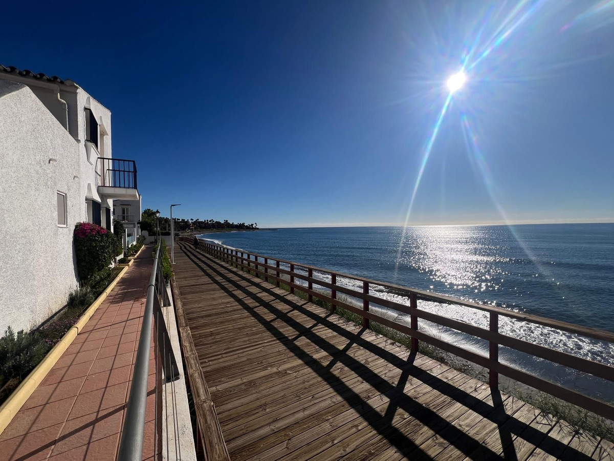 Te koop Half vrijstaand huis Costa Del Sol Estepona € 595.000,-