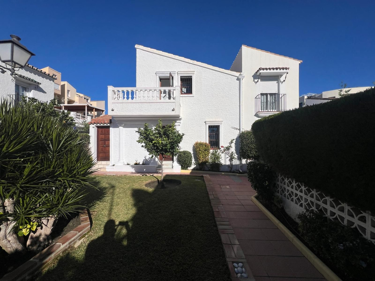 Te koop Half vrijstaand huis Costa Del Sol Estepona € 595.000,-