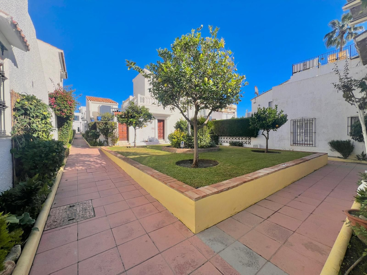 Te koop Half vrijstaand huis Costa Del Sol Estepona € 595.000,-