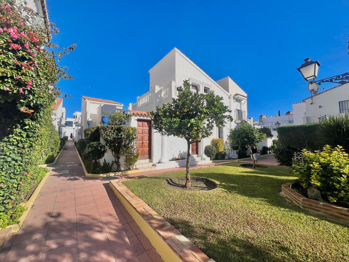 Te koop Half vrijstaand huis Costa Del Sol Estepona € 595.000,-