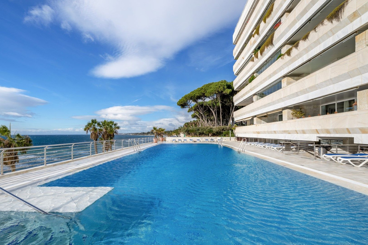 Te koop Middle Floor Apartment Costa Del Sol Marbella € 1.210.000,-