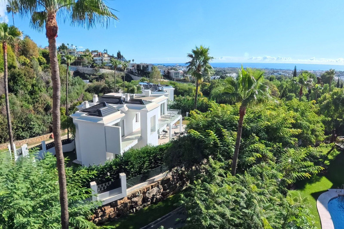 Te koop Middle Floor Apartment Costa Del Sol Monte Halcones € 835.000,-