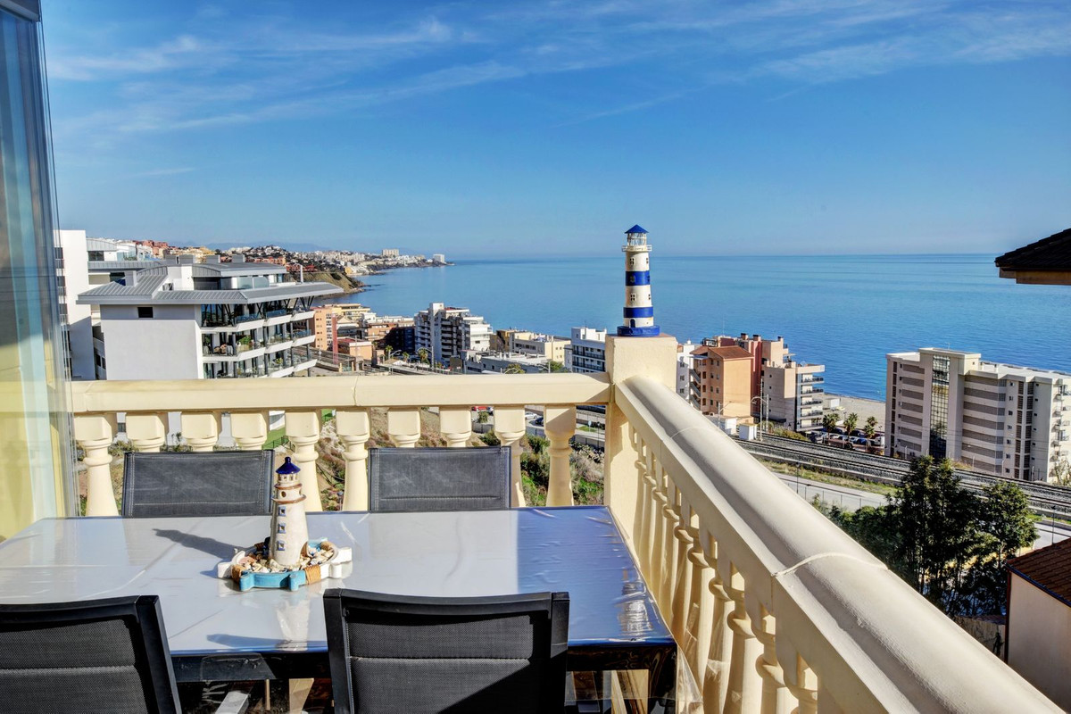 Te koop Middle Floor Apartment Costa Del Sol Carvajal € 399.000,-