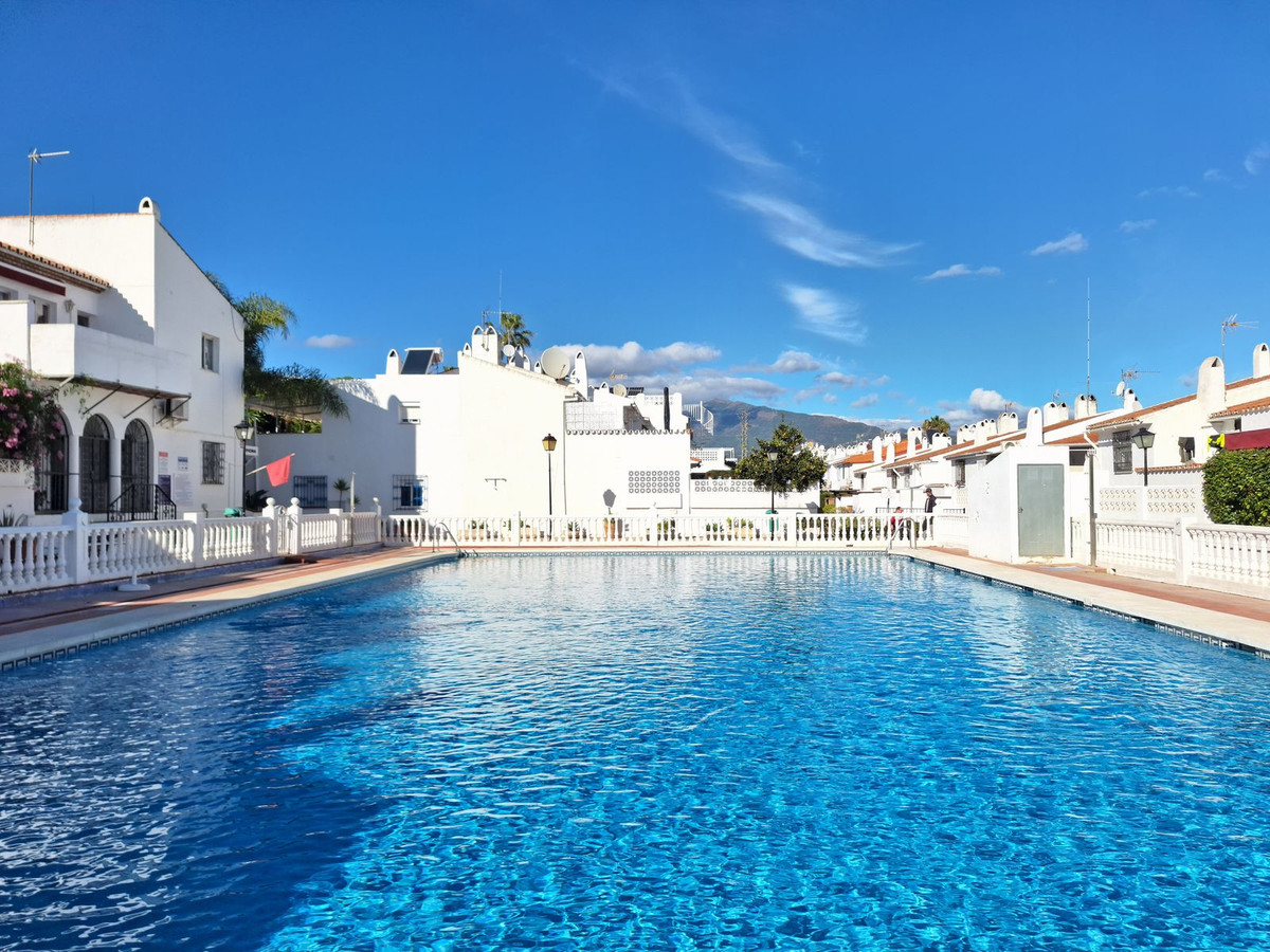 Te koop Half vrijstaand huis Costa Del Sol Estepona € 310.000,-