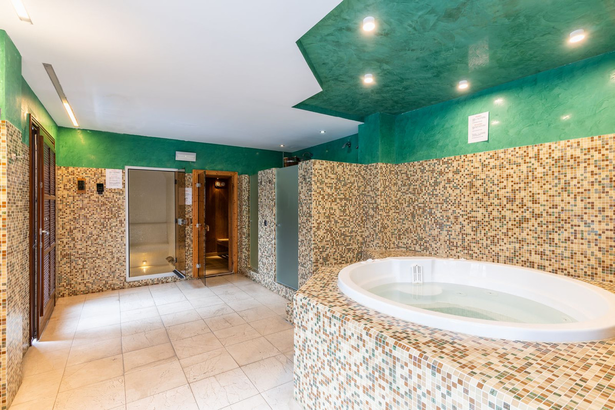 Te koop Gelijkvloers appartement Costa Del Sol Estepona € 1.400.000,-