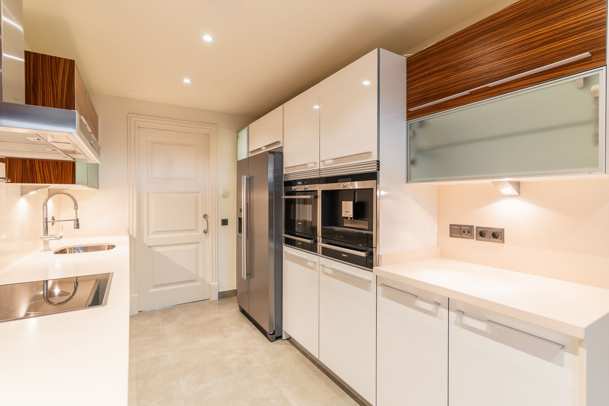 Te koop Gelijkvloers appartement Costa Del Sol Estepona € 1.400.000,-