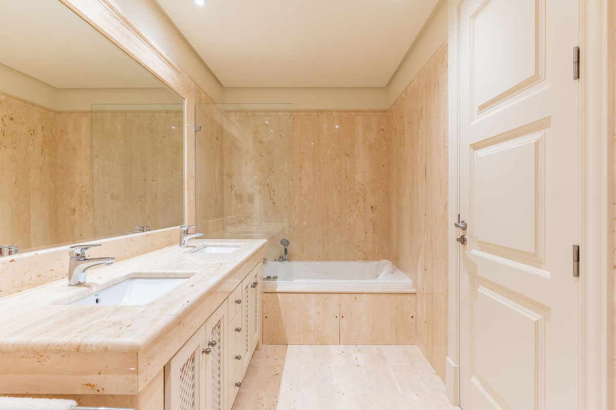 Te koop Gelijkvloers appartement Costa Del Sol Estepona € 1.400.000,-