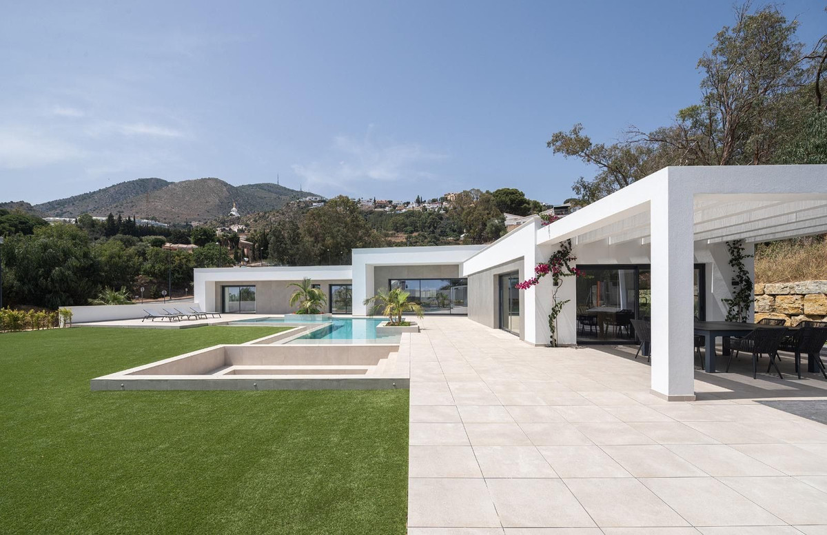 Te koop Vrijstaande Villa Costa Del Sol Benalmadena Costa € 4.500.000,-