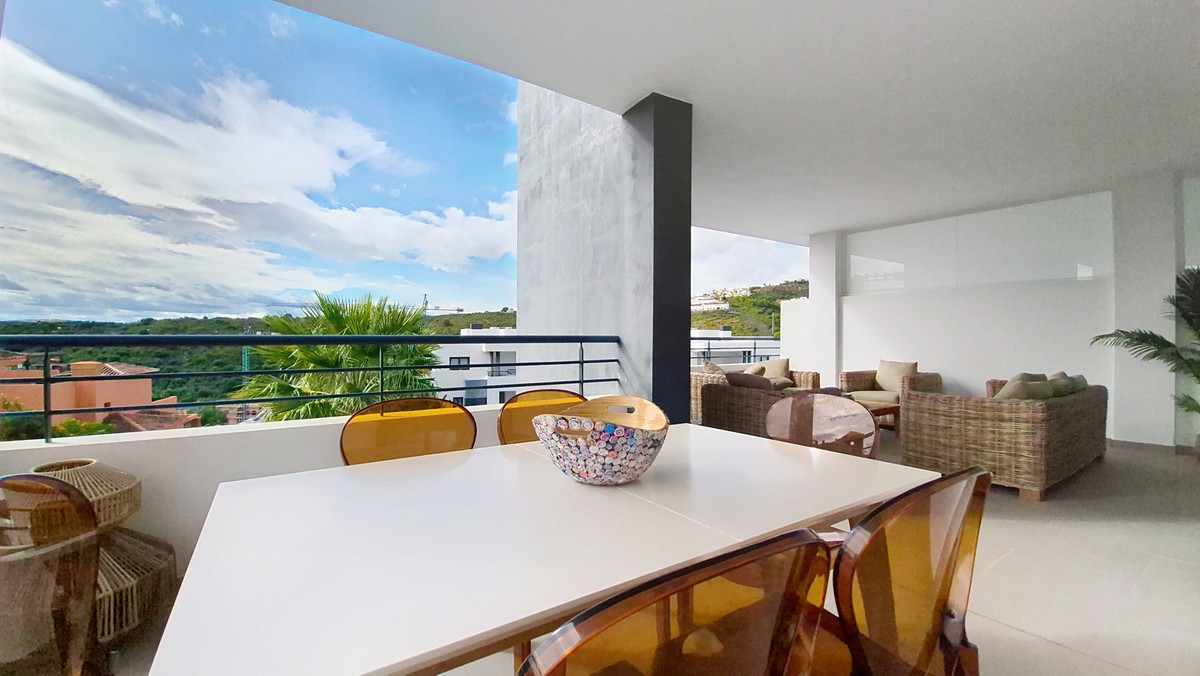 Te koop Middle Floor Apartment Costa Del Sol Casares € 549.000,-